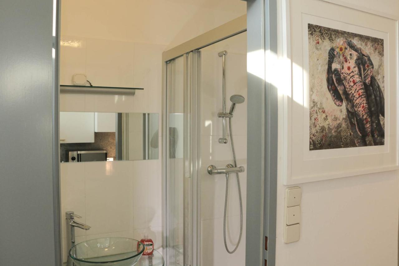 Charming Apartment: Only 10 Minutes To The Center Wien
